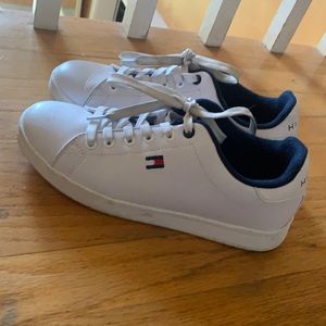 Mens size 7 Tommy Hilfiger sneaker